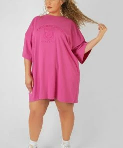 Kaiia CURVE PHILADELPHIA EMBROIDERED T SHIRT DRESS MAGENTA CLOTHING