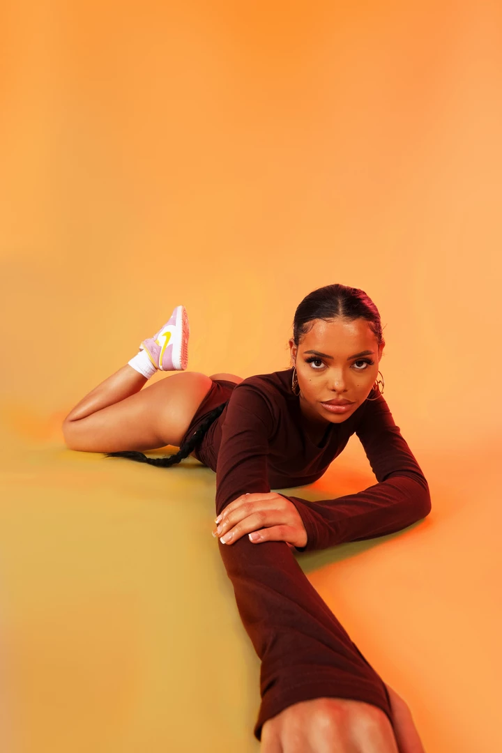 Kaiia CLOTHING RUCHED SIDE LOUNGE TOP CHOCOLATE 3 Kaiia CLOTHING RUCHED SIDE LOUNGE TOP CHOCOLATE