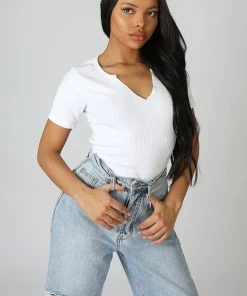 Kaiia KNOTCH FRONT SHORT SLEEVE RIBBED BODYSUIT WHITE CLOTHING