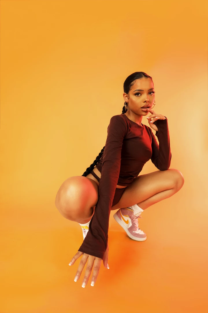 Kaiia CLOTHING RUCHED SIDE LOUNGE TOP CHOCOLATE 4 Kaiia CLOTHING RUCHED SIDE LOUNGE TOP CHOCOLATE