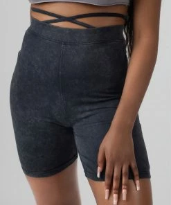 Kaiia TIE WAIST CYCLING SHORTS ACID WASH