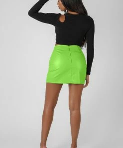 Kaiia RUCHED LONG SLEEVE CUTAWAY TOP BLACK 9 Kaiia RUCHED LONG SLEEVE CUTAWAY TOP BLACK