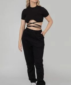 Kaiia UNDERBUST DETAIL STRAPPY CROP TOP BLACK CLOTHING