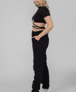 Kaiia UNDERBUST DETAIL STRAPPY CROP TOP BLACK CLOTHING