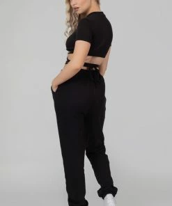 Kaiia UNDERBUST DETAIL STRAPPY CROP TOP BLACK CLOTHING
