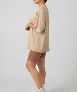 Kaiia CLOTHING TONAL EMBROIDERED TEE STONE