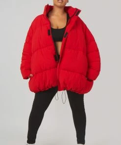 Kaiia CLOTHING CURVE PADDED TRAPEZE PUFFER RED