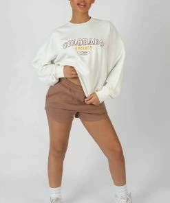 Kaiia EMBROIDERED CURVED HEM RUNNER SHORT TAN