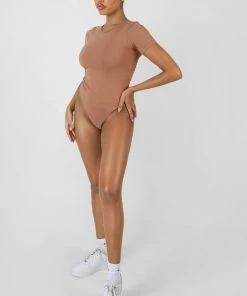 Kaiia CREW NECK CAP SLEEVE TSHIRT BODYSUIT CAMEL